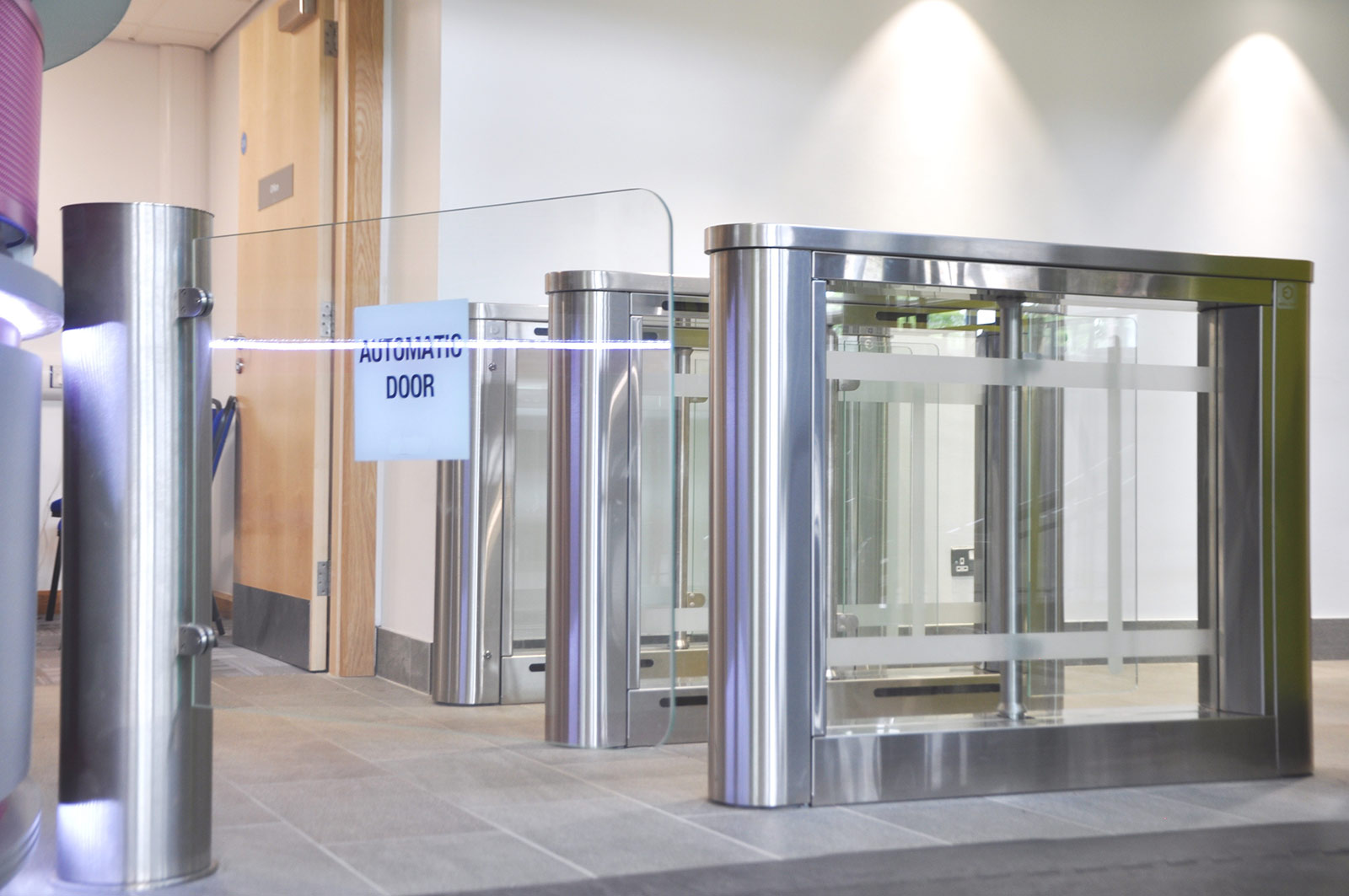 Ea Glass Swing Gates Turnstiles Speed Gates Speed Lanes